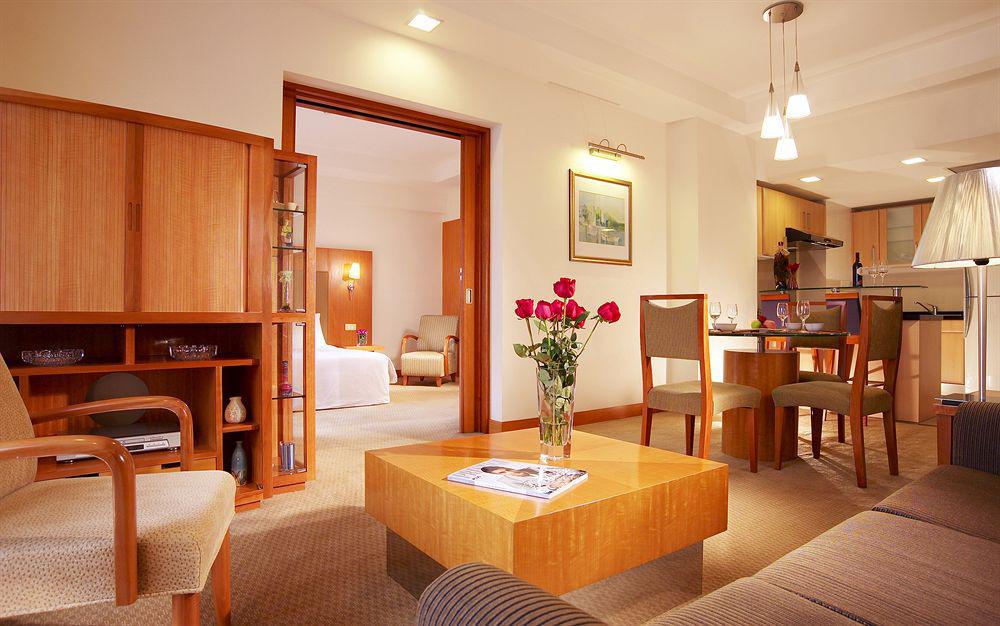 Carlton Khách sạn 5*